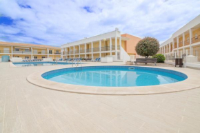 2 Bedroom & 2 Bathroom, pool, playground, air con, parking, wifi, netflix